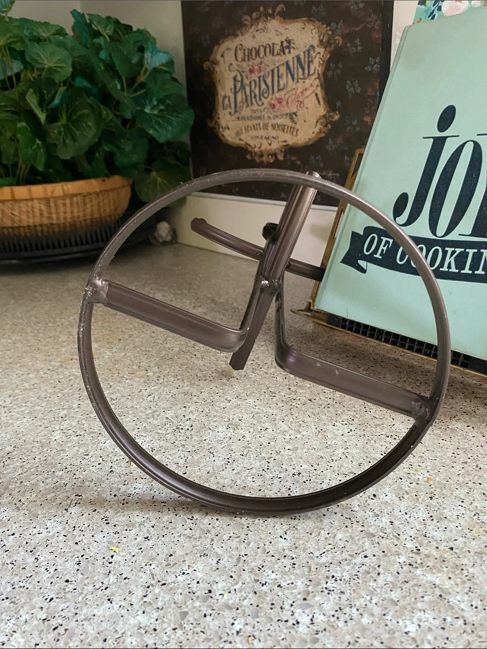 NEW W/OUT TAGS=Spectrum Diversified Antique Bronze 6 Cup Mug Rack